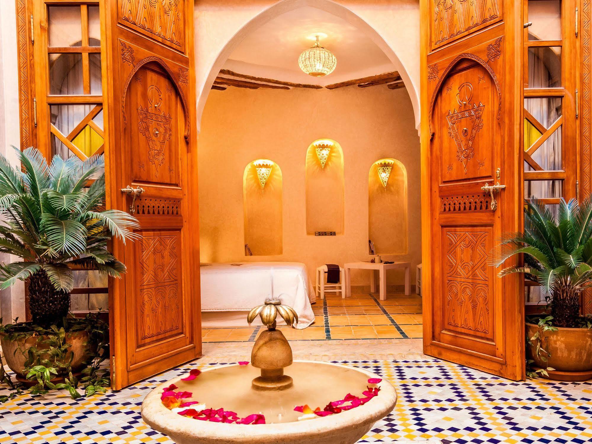 Riad Tigmi Kenza 티즈니트 외부 사진